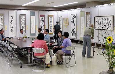 18日まで三条市中央公民館で開かれている三條蘭亭会第18回書道展