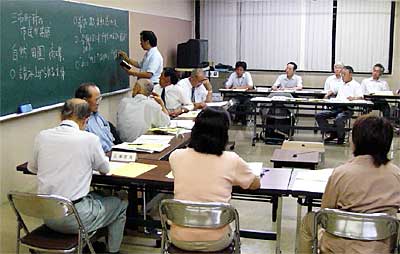 1日開かれた三条市の市章等検討委員会