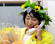 当確の祝福の電話にこたえる菊田氏