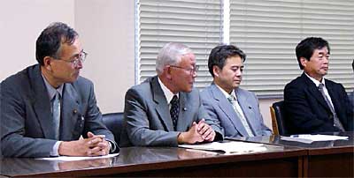 来春の三条市議選に出馬を表明した左から高橋、西沢、小林、坂井の4氏
