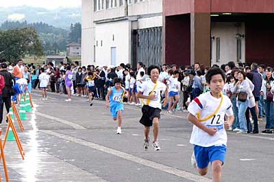 9日開かれた平成17年度第1回市民駅伝競走大会
