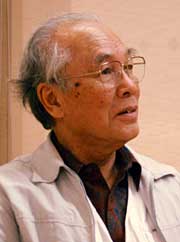展示作業を終わって一息つく捧さん