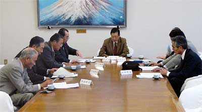 16日開かれた県央広域市町村圏協議会の平成17年度第4回協議会