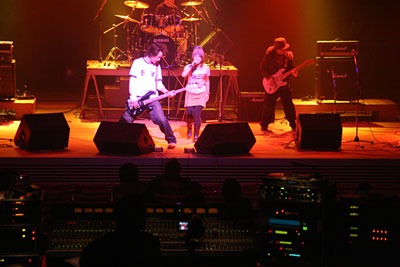 23日、燕市文化会館で開かれた「Tsubame Rock & Folk Festa 2005」