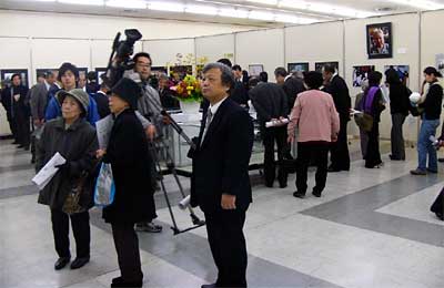 23日から26日まで三条市体育文化センターで開かれている三条市名誉市民小林ハルさん追悼展