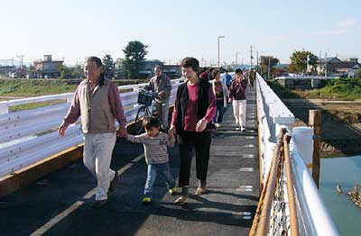1日、供用を開始した一新橋の仮橋