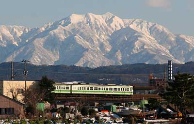 15日午後、上須頃地内から撮影