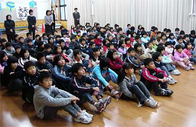 22日行われた三条市立須頃小学校の2学期の終業式