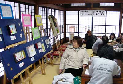 24、25の2日間、三条市丸井今井邸で開かれている第2回子ども教室合同作品展