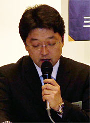 2006年度会長方針案を説明する藤原次年度会長