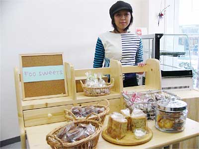 13日、商売堂にオープンしたシフォンケーキと焼き菓子の店「Foo sweets」