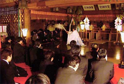 12日開かれた加茂青年会議所の2005年度1月例会の神事