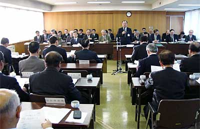 18日開かれた燕市議会議員協議会
