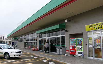 スーパーツチダの破産手続き申請でドアを閉ざした三条市・フレッシュマートツチダ興野店