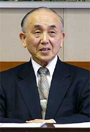 会見して加茂市の平成18年度当初予算案を説明する小池市長