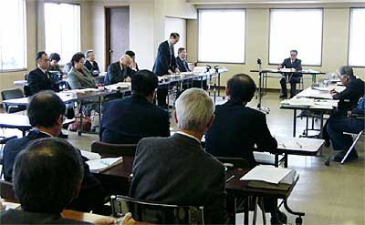 2日開かれた燕市議会総務文教常任委員会