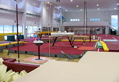 加茂市体操トレーニングセンター、手前のピットの右側がクローズシステム
