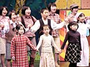 4、5の2日間、三条市中央公民館で開かれた新三条市誕生記念・三条オペラ2006公演で手作りの舞台芸術歌劇「ヘンゼルとグレーテル」