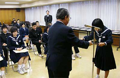 6日行われた平成17年度燕大賞表彰式