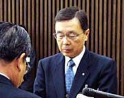 感謝状を受ける中野助役