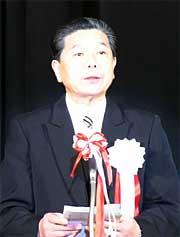 式辞を述べる小林町長