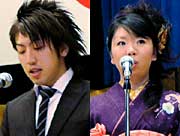 「二十歳の決意」を述べる山本さん(左)と岡田さん(右)