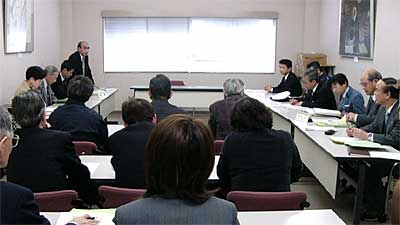 3日開かれた燕市長選挙立候補予定者説明会