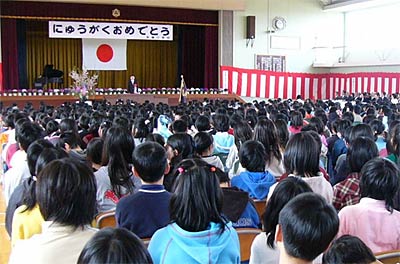 6日行われた燕市立吉田小学校の入学式