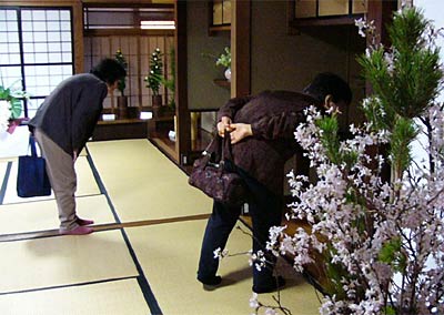 1、2の2日間、三条市丸井今井邸で開かれている月輪未生流いけばな展