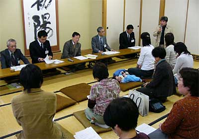 3日開かれた「三条っ子くらぶ」の市政懇談会