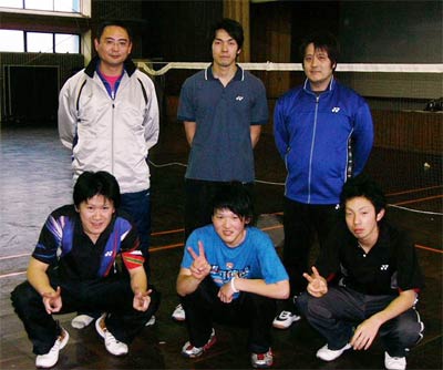 第56回全日本実業団バドミントン選手権大会に本県代表として出場する三條機械製作所男子バドミントン部部員