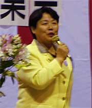 新庁舎建設計画の見直しなどの主張を述べる斉藤氏