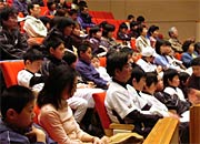 ユニホームが目立った来場者