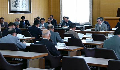 22日開かれた燕市議会産業建設常任委員会