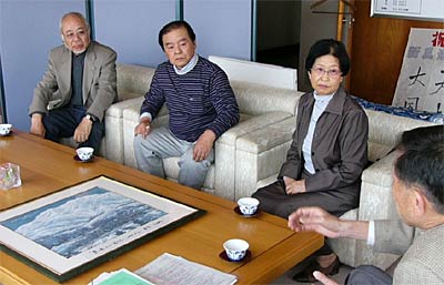 左から金川さん、信賀さん、米田さん、高橋市長