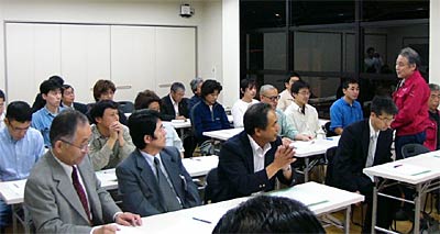 23日行われた三条工業会の平成18年度伝統的鍛冶技術継承事業・高度鍛冶技術継承講座の開講式