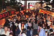 ごった返す戸隠神社参道