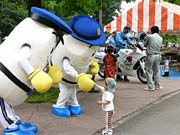子どもたちに任期だったふれあい交番