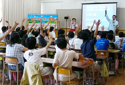 7日、須頃小学校で行われた新エネルギー教室