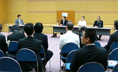 6日開かれた燕三条青年会議所7月例会のパネルディスカッション