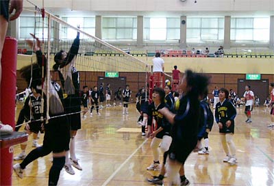 9日開かれた平成18年度三条市PTAバレーボール大会