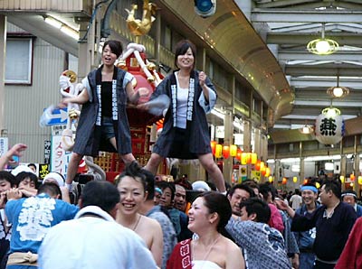 22日午後からの第35回飛燕夏まつりで1000人みこし