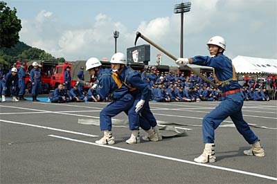 30日行われた平成18年度・第19回三条市三条消防団小型ポンプ操法競技会