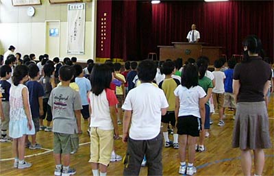 24日行われた裏館小学校の1学期の終業式’