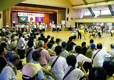 5日開かれた第1回三条市老人スポーツ大会 