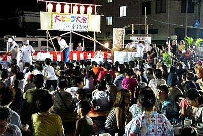 第2回三条夏まつり2日目、5日の夜店市、東三条商店街の大ビンゴ大会