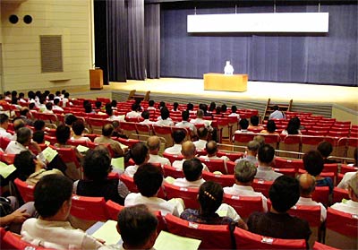 21日開かれた「わたしの主張'06三条地域地区大会」