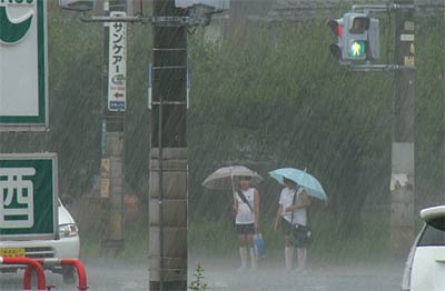 21日午前10時11分、三条市興野2地内の激しい雨