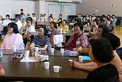 25日開かれたお茶の間広場の最終回の感謝の集い