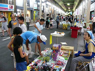 26日行われた燕笑店街イベント「200mいちび~昭和の名店街」